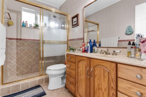 Villa ou maison à vendre à Miami, Floride: 4 chambres, 171.22 m2 № 1996887 - photo 17