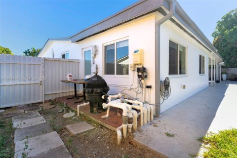 Villa ou maison à vendre à Miami, Floride: 4 chambres, 171.22 m2 № 1996887 - photo 29