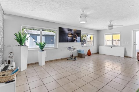 Villa ou maison à vendre à Miami, Floride: 4 chambres, 171.22 m2 № 1996887 - photo 13