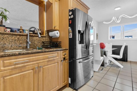 Villa ou maison à vendre à Miami, Floride: 4 chambres, 171.22 m2 № 1996887 - photo 12