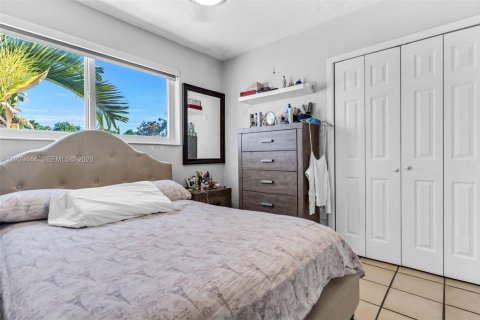 Villa ou maison à vendre à Miami, Floride: 4 chambres, 171.22 m2 № 1996887 - photo 16