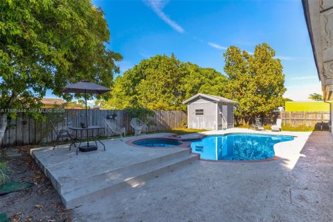 Villa ou maison à vendre à Miami, Floride: 4 chambres, 171.22 m2 № 1996887 - photo 23