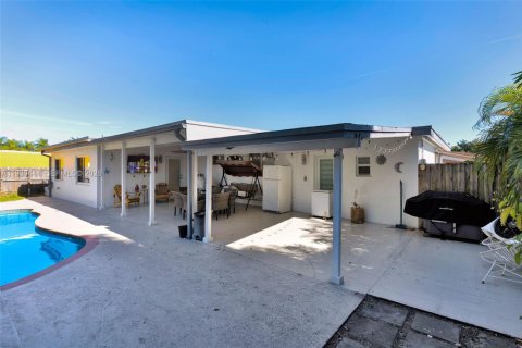 Villa ou maison à vendre à Miami, Floride: 4 chambres, 171.22 m2 № 1996887 - photo 25