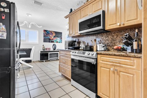 Villa ou maison à vendre à Miami, Floride: 4 chambres, 171.22 m2 № 1996887 - photo 11