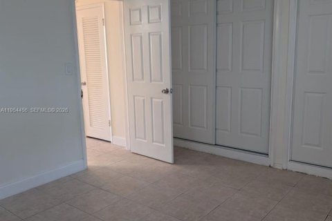 Propiedad comercial en venta en Fort Lauderdale, Florida, 127.09 m2 № 2054945 - foto 8