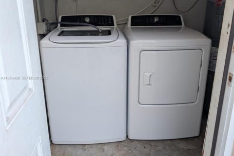 Propiedad comercial en venta en Fort Lauderdale, Florida, 127.09 m2 № 2054945 - foto 10