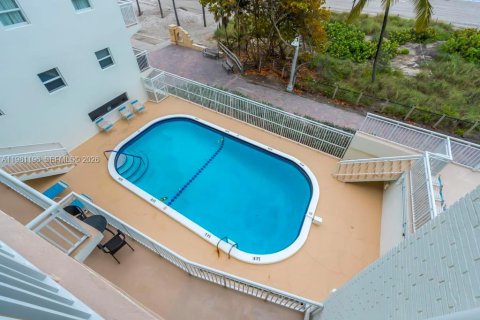 Condo in Hollywood, Florida, 2 bedrooms  № 2048312 - photo 27