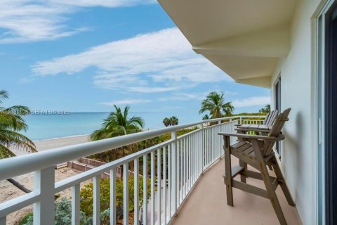 Condo in Hollywood, Florida, 2 bedrooms  № 2048312 - photo 12