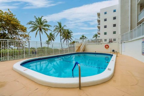 Condo in Hollywood, Florida, 2 bedrooms  № 2048312 - photo 28