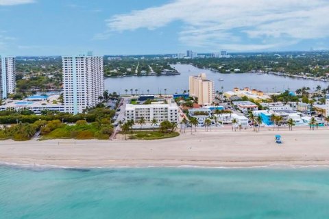 Condo in Hollywood, Florida, 2 bedrooms  № 2048312 - photo 15