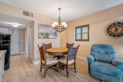 Condo in Hollywood, Florida, 2 bedrooms  № 2048312 - photo 20