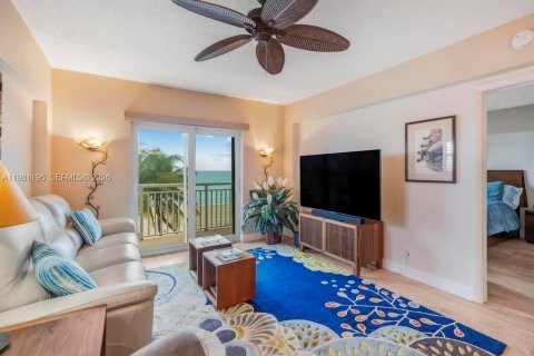 Condo in Hollywood, Florida, 2 bedrooms  № 2048312 - photo 18