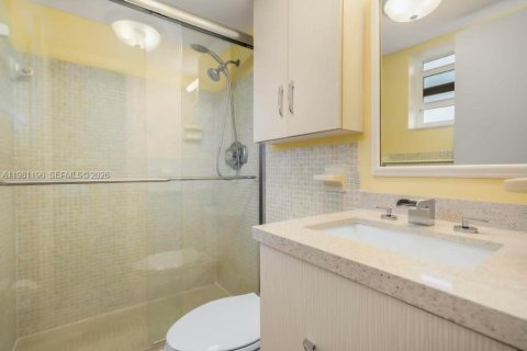Condo in Hollywood, Florida, 2 bedrooms  № 2048312 - photo 11
