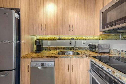 Condo in Hollywood, Florida, 2 bedrooms  № 2048312 - photo 4