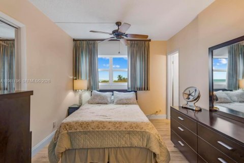 Condo in Hollywood, Florida, 2 bedrooms  № 2048312 - photo 22