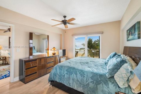 Condo in Hollywood, Florida, 2 bedrooms  № 2048312 - photo 8