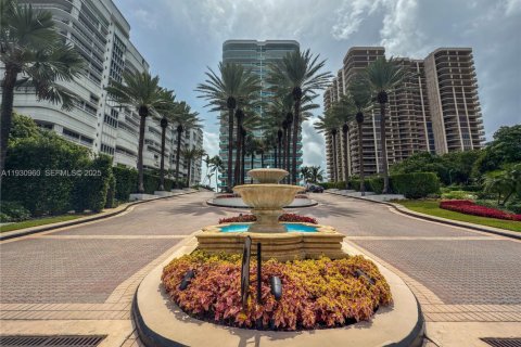 Condo in Bal Harbour, Florida, 3 bedrooms № 1989734 - photo 3