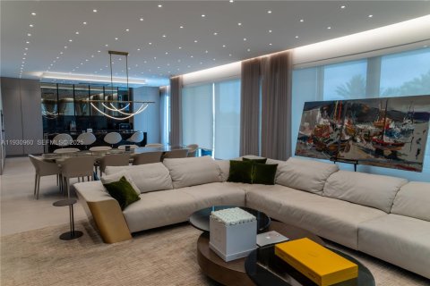 Condo in Bal Harbour, Florida, 3 bedrooms № 1989734 - photo 15