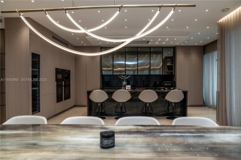 Condo in Bal Harbour, Florida, 3 bedrooms № 1989734 - photo 18