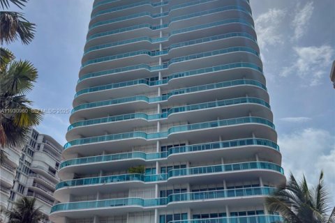 Condo in Bal Harbour, Florida, 3 bedrooms № 1989734 - photo 4