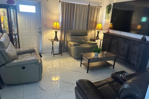 Casa en venta en Hollywood, Florida, 4 dormitorios № 2372069 - foto 5