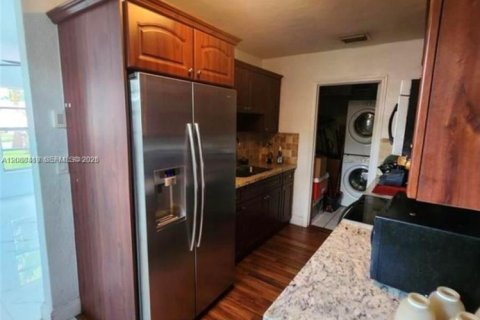 Casa en venta en Hollywood, Florida, 4 dormitorios № 2372069 - foto 3