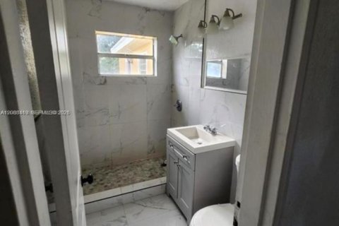 Casa en venta en Hollywood, Florida, 4 dormitorios № 2372069 - foto 9