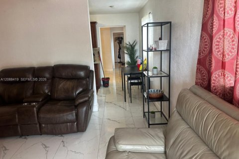 Casa en venta en Hollywood, Florida, 4 dormitorios № 2372069 - foto 4