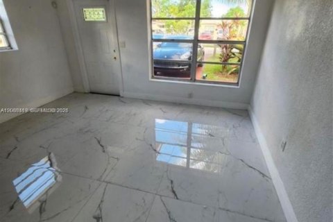 Casa en venta en Hollywood, Florida, 4 dormitorios № 2372069 - foto 2