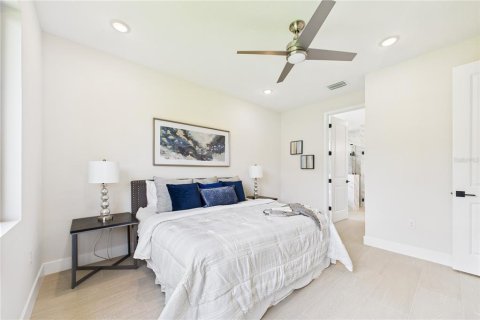 House in Palm Bay, Florida 4 bedrooms, 187.48 sq.m. № 1828379 - photo 18