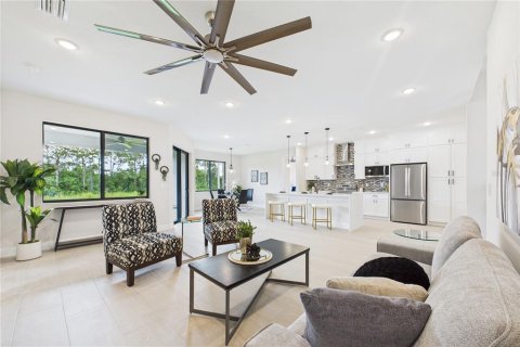 House in Palm Bay, Florida 4 bedrooms, 187.48 sq.m. № 1828379 - photo 13