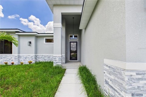 House in Palm Bay, Florida 4 bedrooms, 187.48 sq.m. № 1828379 - photo 3