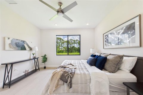 House in Palm Bay, Florida 4 bedrooms, 187.48 sq.m. № 1828379 - photo 19