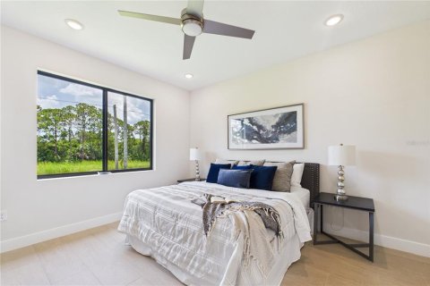 House in Palm Bay, Florida 4 bedrooms, 187.48 sq.m. № 1828379 - photo 17