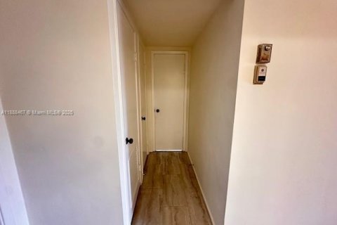 Купить кондоминиум в Холливуд, Флорида 1 спальня, 72м2, № 2015759 - фото 10