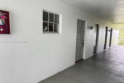 Купить кондоминиум в Холливуд, Флорида 1 спальня, 72м2, № 2015759 - фото 4