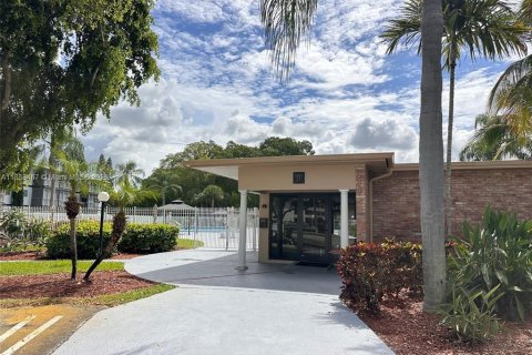 Купить кондоминиум в Холливуд, Флорида 1 спальня, 72м2, № 2015759 - фото 25