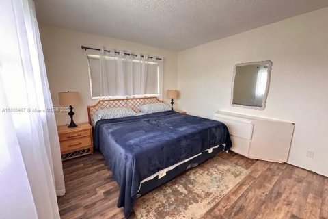 Кондоминиум с 1 спальней в Холливуд, Флорида № 2015759