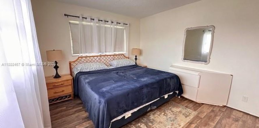 Кондоминиум с 1 спальней в Холливуд, Флорида № 2015759