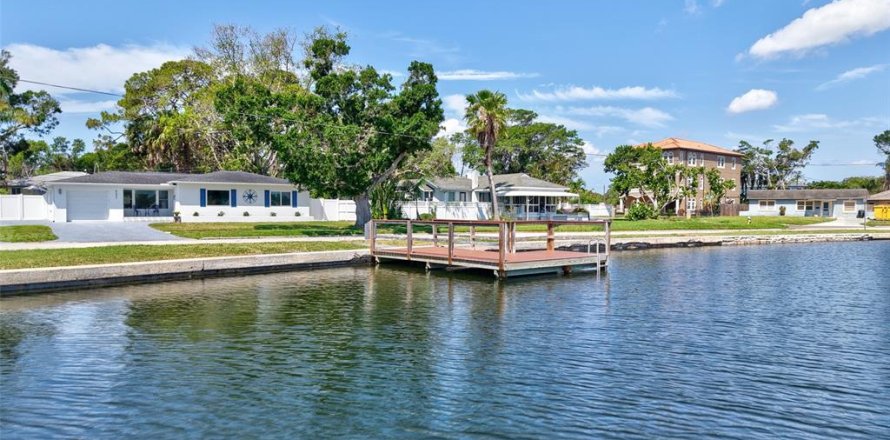 Casa en Saint Petersburg, Florida 2 dormitorios, 113.81 m2 № 1776660