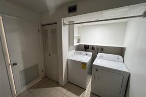 Снять в аренду кондоминиум в Норт-Лодердейл, Флорида 3 комнаты, 125.42м2, № 2266041 - фото 22