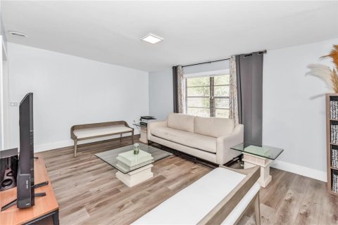 Villa ou maison à vendre à Deltona, Floride: 3 chambres, 179.39 m2 № 2139846 - photo 9