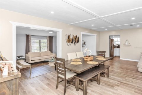 Villa ou maison à vendre à Deltona, Floride: 3 chambres, 179.39 m2 № 2139846 - photo 6
