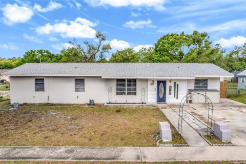 Villa ou maison à vendre à Deltona, Floride: 3 chambres, 179.39 m2 № 2139846 - photo 2
