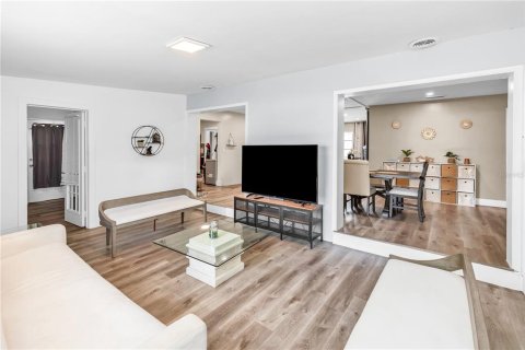 Villa ou maison à vendre à Deltona, Floride: 3 chambres, 179.39 m2 № 2139846 - photo 8
