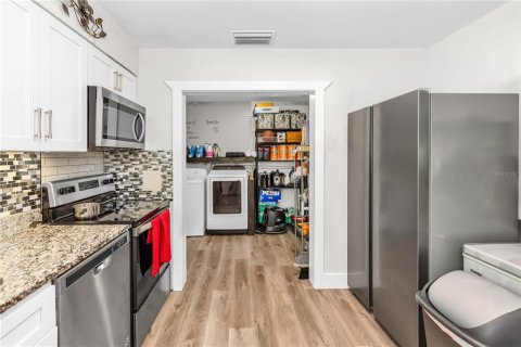 Villa ou maison à vendre à Deltona, Floride: 3 chambres, 179.39 m2 № 2139846 - photo 11