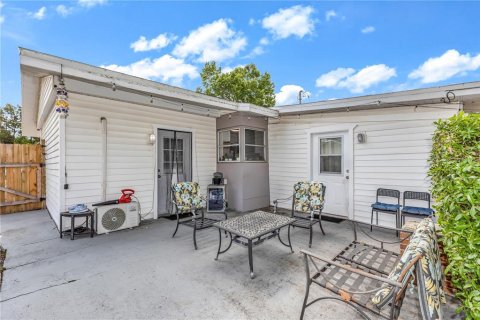 Villa ou maison à vendre à Deltona, Floride: 3 chambres, 179.39 m2 № 2139846 - photo 23