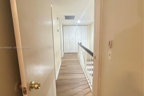 Townhouse in Pembroke Pines, Florida 3 bedrooms, 140.38 sq.m. № 2056581 - photo 20