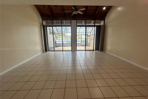 Townhouse in Pembroke Pines, Florida 3 bedrooms, 140.38 sq.m. № 2056581 - photo 8