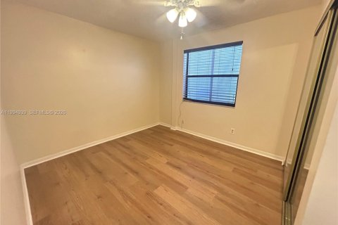 Townhouse in Pembroke Pines, Florida 3 bedrooms, 140.38 sq.m. № 2056581 - photo 10